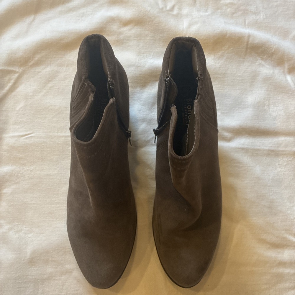 Blondo Women's Waterproof Size 9 1/2 Suede Ankle Boots Chocolate Brown